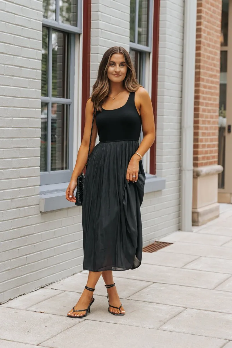 Black Scoop Neck Pleated Tank Midi Dress