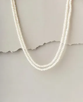 Fashionable White Pearl Necklace